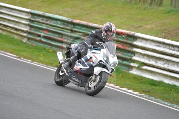 Mallory park Leicestershire;Mallory park photographs;Motorcycle action photographs;event digital images;eventdigitalimages;mallory park;no limits trackday;peter wileman photography;trackday;trackday digital images;trackday photos