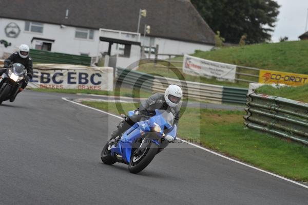 Mallory park Leicestershire;Mallory park photographs;Motorcycle action photographs;event digital images;eventdigitalimages;mallory park;no limits trackday;peter wileman photography;trackday;trackday digital images;trackday photos