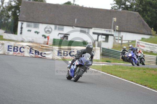 Mallory park Leicestershire;Mallory park photographs;Motorcycle action photographs;event digital images;eventdigitalimages;mallory park;no limits trackday;peter wileman photography;trackday;trackday digital images;trackday photos