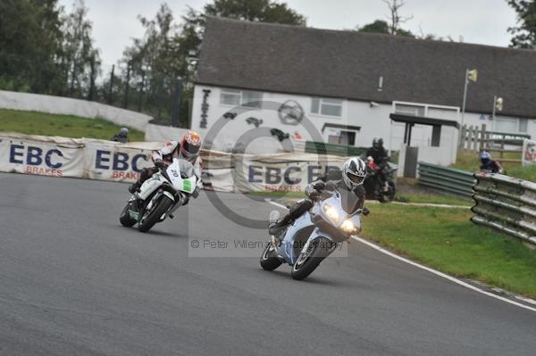 Mallory park Leicestershire;Mallory park photographs;Motorcycle action photographs;event digital images;eventdigitalimages;mallory park;no limits trackday;peter wileman photography;trackday;trackday digital images;trackday photos