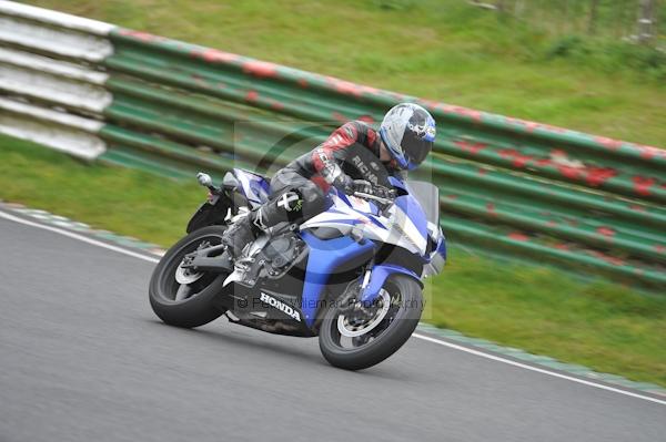 Mallory park Leicestershire;Mallory park photographs;Motorcycle action photographs;event digital images;eventdigitalimages;mallory park;no limits trackday;peter wileman photography;trackday;trackday digital images;trackday photos