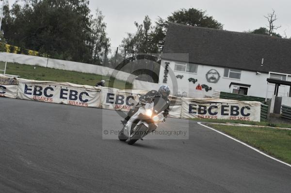 Mallory park Leicestershire;Mallory park photographs;Motorcycle action photographs;event digital images;eventdigitalimages;mallory park;no limits trackday;peter wileman photography;trackday;trackday digital images;trackday photos