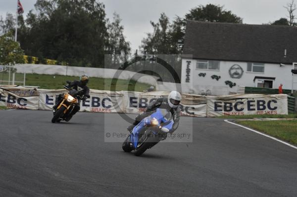 Mallory park Leicestershire;Mallory park photographs;Motorcycle action photographs;event digital images;eventdigitalimages;mallory park;no limits trackday;peter wileman photography;trackday;trackday digital images;trackday photos