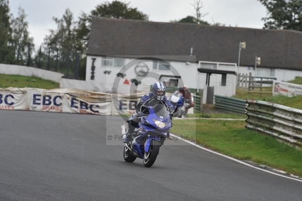 Mallory park Leicestershire;Mallory park photographs;Motorcycle action photographs;event digital images;eventdigitalimages;mallory park;no limits trackday;peter wileman photography;trackday;trackday digital images;trackday photos