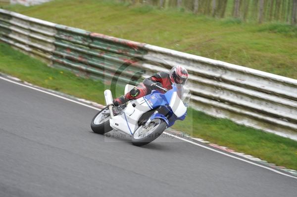 Mallory park Leicestershire;Mallory park photographs;Motorcycle action photographs;event digital images;eventdigitalimages;mallory park;no limits trackday;peter wileman photography;trackday;trackday digital images;trackday photos