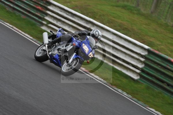 Mallory park Leicestershire;Mallory park photographs;Motorcycle action photographs;event digital images;eventdigitalimages;mallory park;no limits trackday;peter wileman photography;trackday;trackday digital images;trackday photos