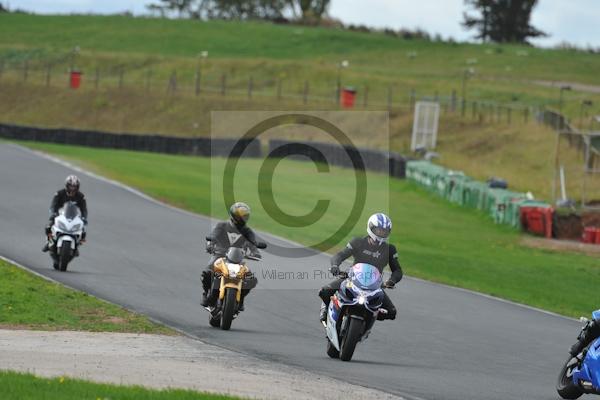 Mallory park Leicestershire;Mallory park photographs;Motorcycle action photographs;event digital images;eventdigitalimages;mallory park;no limits trackday;peter wileman photography;trackday;trackday digital images;trackday photos