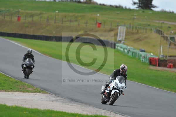 Mallory park Leicestershire;Mallory park photographs;Motorcycle action photographs;event digital images;eventdigitalimages;mallory park;no limits trackday;peter wileman photography;trackday;trackday digital images;trackday photos