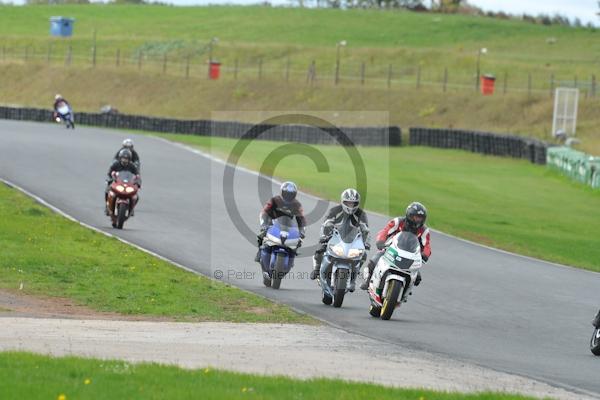 Mallory park Leicestershire;Mallory park photographs;Motorcycle action photographs;event digital images;eventdigitalimages;mallory park;no limits trackday;peter wileman photography;trackday;trackday digital images;trackday photos