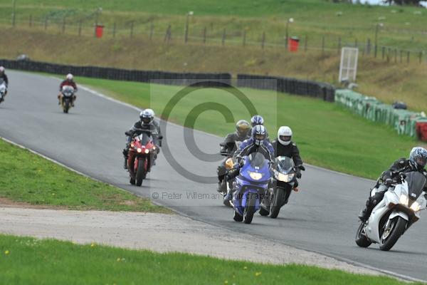 Mallory park Leicestershire;Mallory park photographs;Motorcycle action photographs;event digital images;eventdigitalimages;mallory park;no limits trackday;peter wileman photography;trackday;trackday digital images;trackday photos