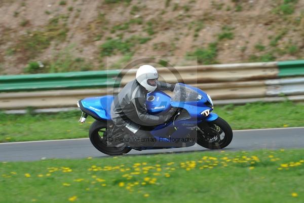 Mallory park Leicestershire;Mallory park photographs;Motorcycle action photographs;event digital images;eventdigitalimages;mallory park;no limits trackday;peter wileman photography;trackday;trackday digital images;trackday photos