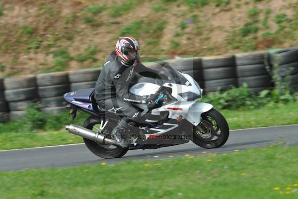 Mallory park Leicestershire;Mallory park photographs;Motorcycle action photographs;event digital images;eventdigitalimages;mallory park;no limits trackday;peter wileman photography;trackday;trackday digital images;trackday photos