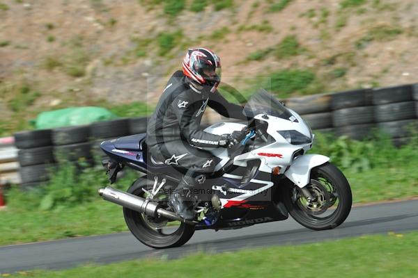 Mallory park Leicestershire;Mallory park photographs;Motorcycle action photographs;event digital images;eventdigitalimages;mallory park;no limits trackday;peter wileman photography;trackday;trackday digital images;trackday photos