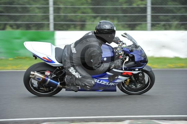 Mallory park Leicestershire;Mallory park photographs;Motorcycle action photographs;event digital images;eventdigitalimages;mallory park;no limits trackday;peter wileman photography;trackday;trackday digital images;trackday photos