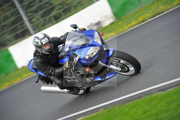 Mallory park Leicestershire;Mallory park photographs;Motorcycle action photographs;event digital images;eventdigitalimages;mallory park;no limits trackday;peter wileman photography;trackday;trackday digital images;trackday photos