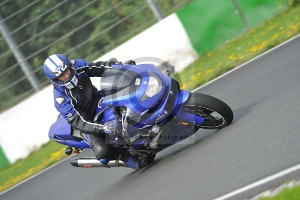 Mallory park Leicestershire;Mallory park photographs;Motorcycle action photographs;event digital images;eventdigitalimages;mallory park;no limits trackday;peter wileman photography;trackday;trackday digital images;trackday photos