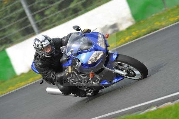 Mallory park Leicestershire;Mallory park photographs;Motorcycle action photographs;event digital images;eventdigitalimages;mallory park;no limits trackday;peter wileman photography;trackday;trackday digital images;trackday photos