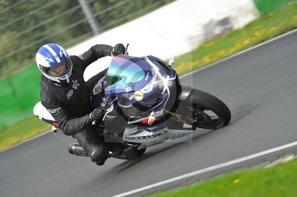 Mallory park Leicestershire;Mallory park photographs;Motorcycle action photographs;event digital images;eventdigitalimages;mallory park;no limits trackday;peter wileman photography;trackday;trackday digital images;trackday photos