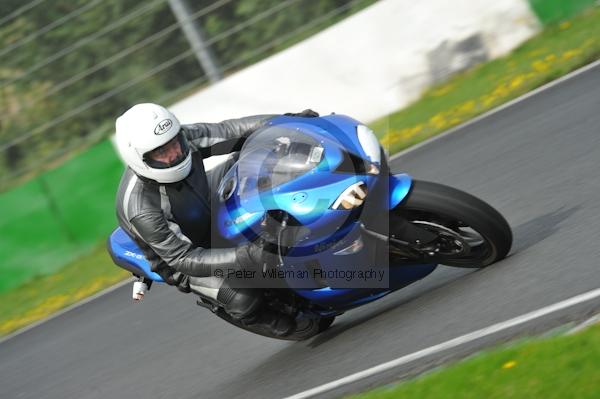 Mallory park Leicestershire;Mallory park photographs;Motorcycle action photographs;event digital images;eventdigitalimages;mallory park;no limits trackday;peter wileman photography;trackday;trackday digital images;trackday photos