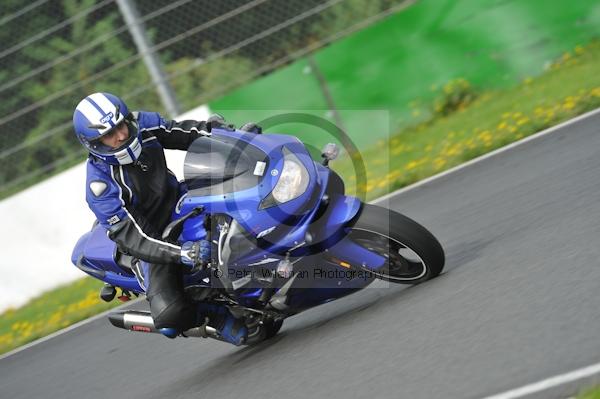 Mallory park Leicestershire;Mallory park photographs;Motorcycle action photographs;event digital images;eventdigitalimages;mallory park;no limits trackday;peter wileman photography;trackday;trackday digital images;trackday photos