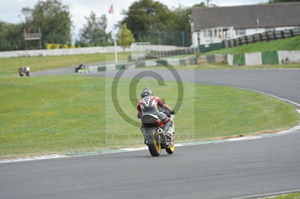 Mallory park Leicestershire;Mallory park photographs;Motorcycle action photographs;event digital images;eventdigitalimages;mallory park;no limits trackday;peter wileman photography;trackday;trackday digital images;trackday photos