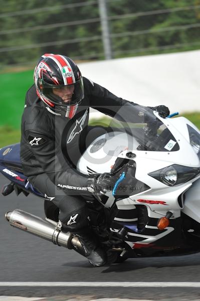 Mallory park Leicestershire;Mallory park photographs;Motorcycle action photographs;event digital images;eventdigitalimages;mallory park;no limits trackday;peter wileman photography;trackday;trackday digital images;trackday photos