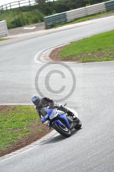 Mallory park Leicestershire;Mallory park photographs;Motorcycle action photographs;event digital images;eventdigitalimages;mallory park;no limits trackday;peter wileman photography;trackday;trackday digital images;trackday photos