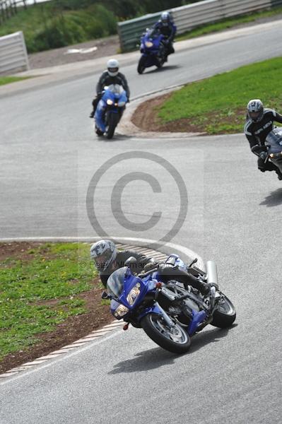 Mallory park Leicestershire;Mallory park photographs;Motorcycle action photographs;event digital images;eventdigitalimages;mallory park;no limits trackday;peter wileman photography;trackday;trackday digital images;trackday photos