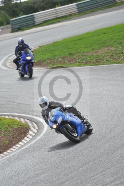 Mallory park Leicestershire;Mallory park photographs;Motorcycle action photographs;event digital images;eventdigitalimages;mallory park;no limits trackday;peter wileman photography;trackday;trackday digital images;trackday photos