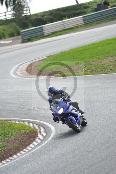 Mallory park Leicestershire;Mallory park photographs;Motorcycle action photographs;event digital images;eventdigitalimages;mallory park;no limits trackday;peter wileman photography;trackday;trackday digital images;trackday photos