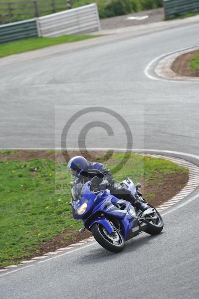 Mallory park Leicestershire;Mallory park photographs;Motorcycle action photographs;event digital images;eventdigitalimages;mallory park;no limits trackday;peter wileman photography;trackday;trackday digital images;trackday photos