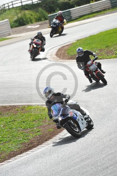 Mallory park Leicestershire;Mallory park photographs;Motorcycle action photographs;event digital images;eventdigitalimages;mallory park;no limits trackday;peter wileman photography;trackday;trackday digital images;trackday photos