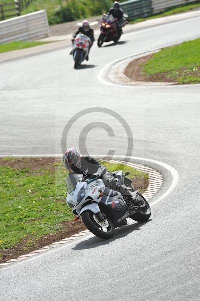 Mallory park Leicestershire;Mallory park photographs;Motorcycle action photographs;event digital images;eventdigitalimages;mallory park;no limits trackday;peter wileman photography;trackday;trackday digital images;trackday photos