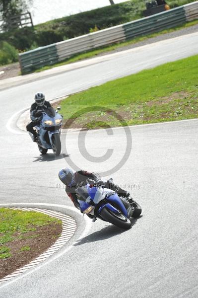 Mallory park Leicestershire;Mallory park photographs;Motorcycle action photographs;event digital images;eventdigitalimages;mallory park;no limits trackday;peter wileman photography;trackday;trackday digital images;trackday photos