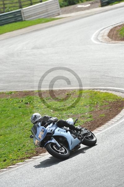 Mallory park Leicestershire;Mallory park photographs;Motorcycle action photographs;event digital images;eventdigitalimages;mallory park;no limits trackday;peter wileman photography;trackday;trackday digital images;trackday photos