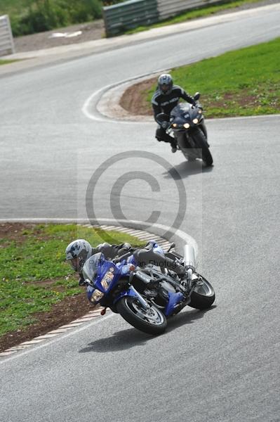 Mallory park Leicestershire;Mallory park photographs;Motorcycle action photographs;event digital images;eventdigitalimages;mallory park;no limits trackday;peter wileman photography;trackday;trackday digital images;trackday photos