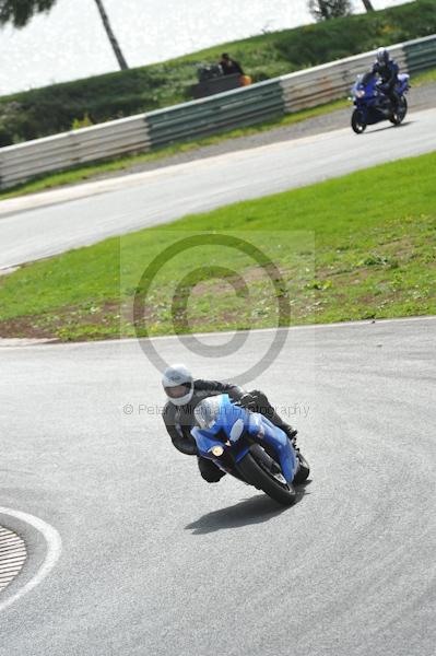 Mallory park Leicestershire;Mallory park photographs;Motorcycle action photographs;event digital images;eventdigitalimages;mallory park;no limits trackday;peter wileman photography;trackday;trackday digital images;trackday photos