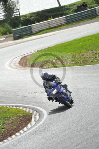 Mallory park Leicestershire;Mallory park photographs;Motorcycle action photographs;event digital images;eventdigitalimages;mallory park;no limits trackday;peter wileman photography;trackday;trackday digital images;trackday photos