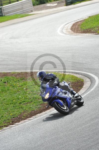 Mallory park Leicestershire;Mallory park photographs;Motorcycle action photographs;event digital images;eventdigitalimages;mallory park;no limits trackday;peter wileman photography;trackday;trackday digital images;trackday photos