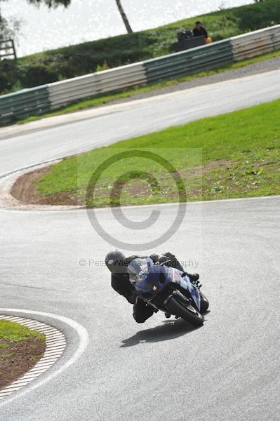 Mallory park Leicestershire;Mallory park photographs;Motorcycle action photographs;event digital images;eventdigitalimages;mallory park;no limits trackday;peter wileman photography;trackday;trackday digital images;trackday photos