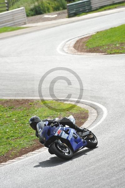 Mallory park Leicestershire;Mallory park photographs;Motorcycle action photographs;event digital images;eventdigitalimages;mallory park;no limits trackday;peter wileman photography;trackday;trackday digital images;trackday photos