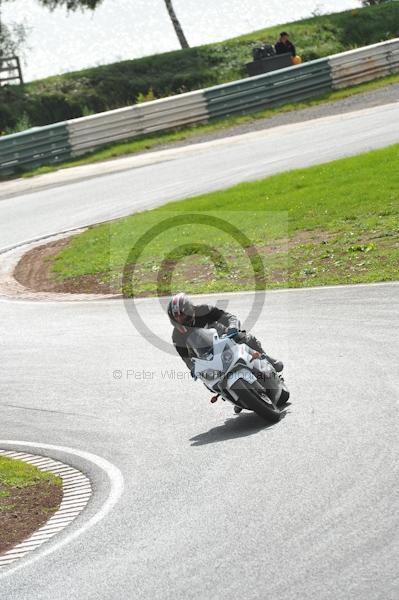 Mallory park Leicestershire;Mallory park photographs;Motorcycle action photographs;event digital images;eventdigitalimages;mallory park;no limits trackday;peter wileman photography;trackday;trackday digital images;trackday photos