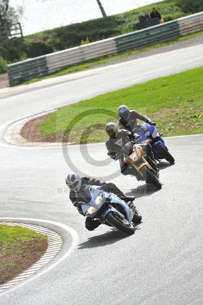 Mallory park Leicestershire;Mallory park photographs;Motorcycle action photographs;event digital images;eventdigitalimages;mallory park;no limits trackday;peter wileman photography;trackday;trackday digital images;trackday photos