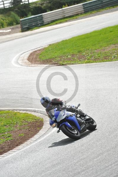 Mallory park Leicestershire;Mallory park photographs;Motorcycle action photographs;event digital images;eventdigitalimages;mallory park;no limits trackday;peter wileman photography;trackday;trackday digital images;trackday photos