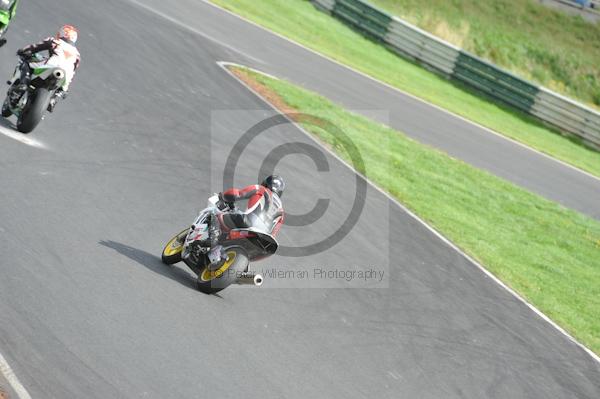 Mallory park Leicestershire;Mallory park photographs;Motorcycle action photographs;event digital images;eventdigitalimages;mallory park;no limits trackday;peter wileman photography;trackday;trackday digital images;trackday photos