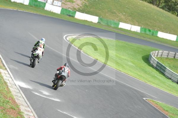 Mallory park Leicestershire;Mallory park photographs;Motorcycle action photographs;event digital images;eventdigitalimages;mallory park;no limits trackday;peter wileman photography;trackday;trackday digital images;trackday photos