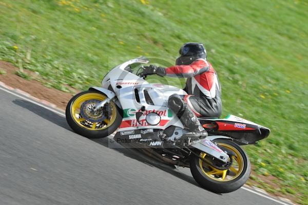 Mallory park Leicestershire;Mallory park photographs;Motorcycle action photographs;event digital images;eventdigitalimages;mallory park;no limits trackday;peter wileman photography;trackday;trackday digital images;trackday photos