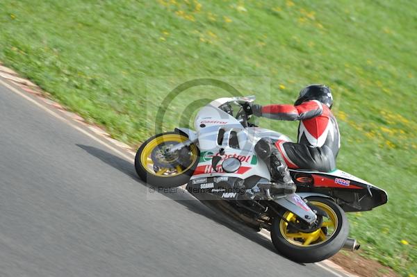 Mallory park Leicestershire;Mallory park photographs;Motorcycle action photographs;event digital images;eventdigitalimages;mallory park;no limits trackday;peter wileman photography;trackday;trackday digital images;trackday photos