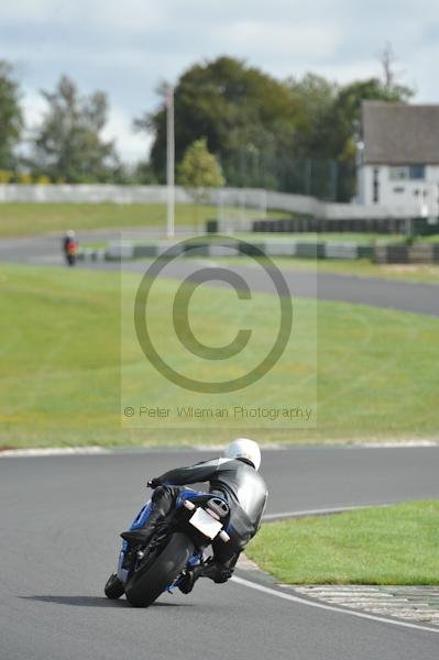 Mallory park Leicestershire;Mallory park photographs;Motorcycle action photographs;event digital images;eventdigitalimages;mallory park;no limits trackday;peter wileman photography;trackday;trackday digital images;trackday photos