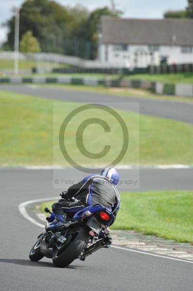 Mallory park Leicestershire;Mallory park photographs;Motorcycle action photographs;event digital images;eventdigitalimages;mallory park;no limits trackday;peter wileman photography;trackday;trackday digital images;trackday photos